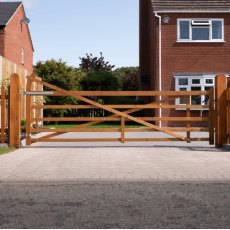 Ruby Exbourne Planed 5 Bar Wooden Gate H 1.2m Ruby Exbourne Planed 5 Bar Wooden Gate H 1.2m