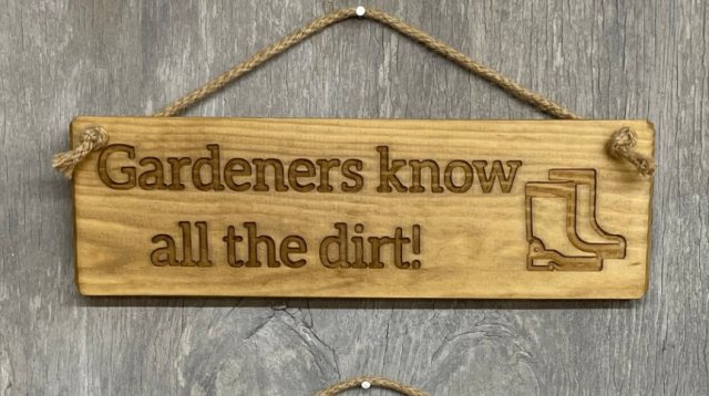 RAGDOLL Novelty Gardeners Know All The Dirt Wooden Sign 30cm