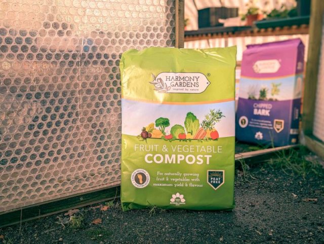 HARMONY Harmony Gardens Peat Free Fruit & Veg Compost 40L - Compost ...